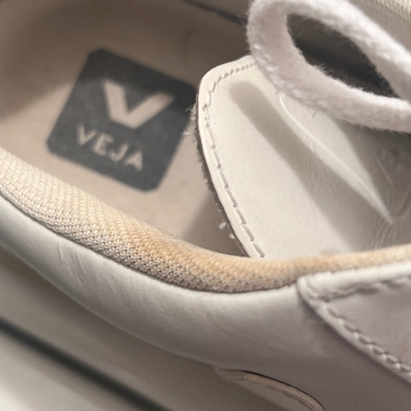 VEJA V12 Leather Extra White US 7 | EU 38 - Picture 7 of 12